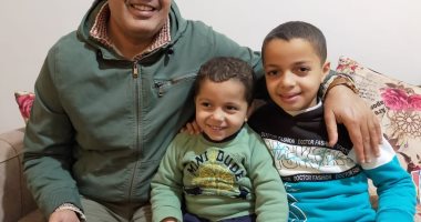 قصة شهامة جديدة.. عثر على 392 ألف جنيه فى حادث وسلمهم للشرطة.. فيديو