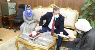 مساعدات مالية ومواد غذائية للمتضررين من خط سكة حديد "كفر داود  – السادات"