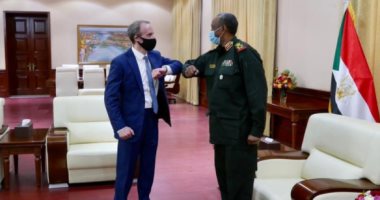 وزير خارجية بريطانيا يناقش الإصلاحات والانتقال الديمقراطى بالسودان مع "البرهان"