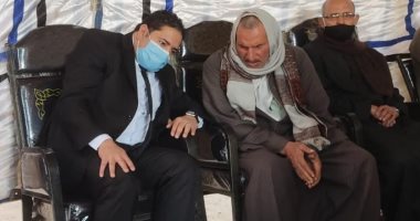 نائب محافظ بنى سويف يؤدى واجب العزاء فى وفاة الشهيد رأفت محمد عبد العليم