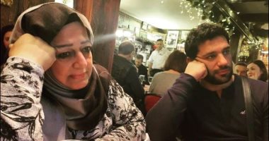  حسن الرداد يسترجع ذكرياته مع والدته الراحلة بصورة جديدة.. ويعلق:" توأمى"