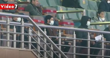 ناصر ماهر يساند الأهلى أمام المقاولون من المدرجات.. فيديو