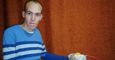 "محمد" يتخترع جهازا يحول ماء الصرف الصحى لوقود هيدروجيني دون مواد كيماوية