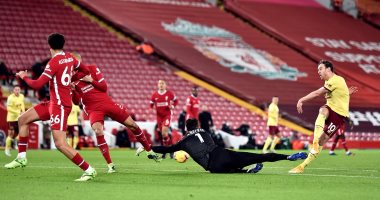 ليفربول ضد بيرنلي .. شوط أول سلبي والعارضة تحرم الريدز من التقدم