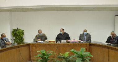 محافظ أسيوط يترأس اجتماع تسهيل الإجراءات للتوسع في انشاء المحطات الغاز