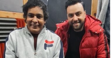 الكينج محمد منير فى أحدث ظهور من كواليس العمل على أغنية جديدة مع مدين.. صورة