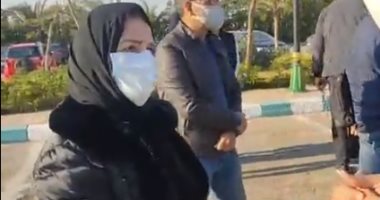 إلهام شاهين تشارك فى تشييع جثمان الكاتبة كوثر هيكل