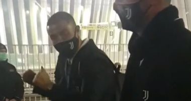رونالدو وكوادرادو أثناءا تعليم مدافع يوفنتوس الرقص.. فيديو وصور