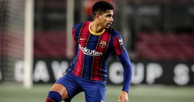 مدافع برشلونة : سنقاتل لتحقيق لقب الدوري الإسباني