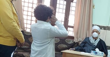 أصغر مؤذن فى مصر يحقق حلمه ويلتقى شيخ الأزهر ويستمع لموهبته.. صور
