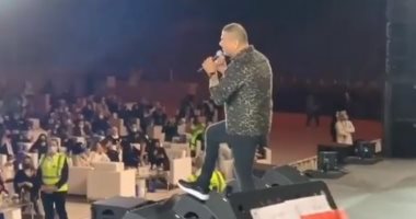 عمرو دياب يتألق فى حفل غنائى بدبي ضمن مهرجان التسوق.. فيديو وصور