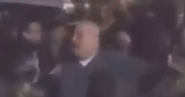 "على.. عمر يا أحبابى".. أب يصرخ بحثا عن أبنائه المفقودين بانفجار بغداد.. فيديو