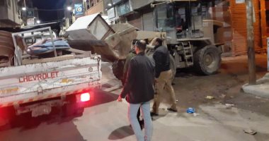 رفع 689 حالة اشغال طريق بمركزى دمنهور وكفر الدوار .. صور