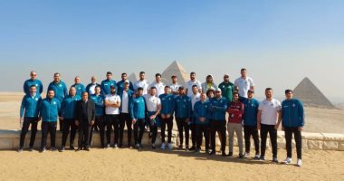 منتخب الجزائر فى زيارة للأهرامات.. صور 