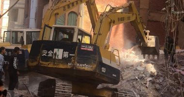 استخراج جثة لطفلة من أسفل أنقاض المنزل المنهار فى المحلة