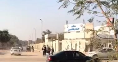 بث مباشر.. أم تتجرد من إنسانيتها وتلقي طفلها لكلاب الشوارع فى عز البرد