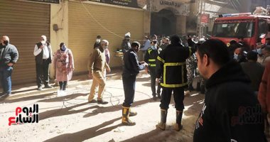 إخلاء منزل مجاور للعقار المنهار فى المحلة.. صور