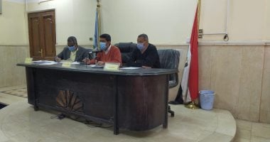 رئيس مدينة البياضية يبحث طلبات المواطنين وتوسعة المسار السياحى بالمجلس التنفيذى