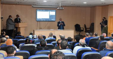 رئيس شركة مياه الاسكندرية يلتقى قيادات القطاع التجارى لحل مشاكل العملاء 