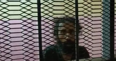 أم تحتجز ابنها سنة ونصف وراء بوابة حديدية بالدقهلية بعد إصابته بمرض نفسى