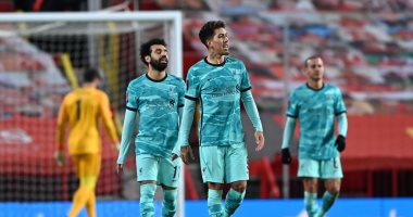دفاع ليفربول المنهار يُحبط فرحة محمد صلاح.. الفرعون المصري يسجل ثنائية أمام مانشستر يونايتد ويودع الكأس.. نجم المنتخب الوطني يكرر إنجاز جيرارد بالتسجيل في مسرح الأحلام.. والشياطين الحمر يخطفون تذكرة التأهل