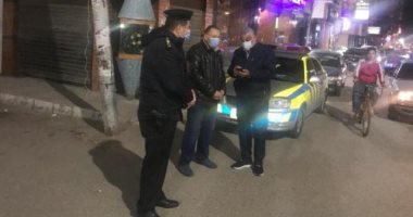محافظ الشرقية يقود حملة ليلية لضبط التكاتك المخالفة والتصدى لنباشى القمامة.. صور