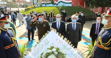 محافظ كفر الشيخ ومدير الأمن يضعان إكليلا من زهور على نصب شهداء الشرطة.. صور وفيديو