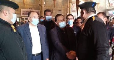 رئيس السكة الحديد يوجه بمراجعة حصول الركاب على التذاكر قبل دخول المحطات..صور
