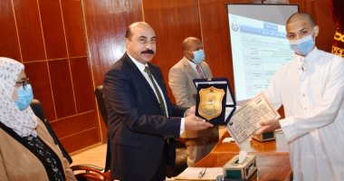 محافظ أسوان: إحلال وتجديد 712 سيارة سيرفيس.. وتسهيلات لتطوير 68 قرية