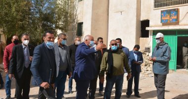 محافظ الوادى الجديد يوجه بالانتهاء من أعمال تطوير بيوت الطلبة بالخارجة