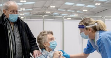 شقيقتان بنيويورك تتطوعان لمساعدة كبار السن للحصول على لقاحات كورونا