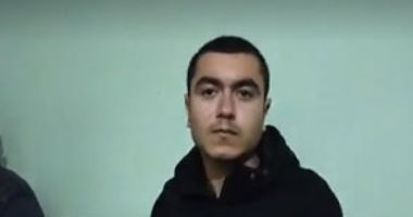 لو مكانه هتعمل إيه؟.. وجد مبلغا كبيرا على رصيف القطار فضرب مثالا محترما لكل الشباب (فيديو لايف)