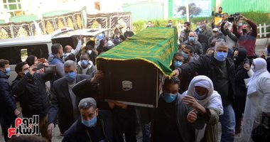 انهيار وإغماء عقب وصول جثمان عبلة الكحلاوى مسجد الباقيات الصالحات..فيديو وصور