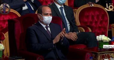 صورة ترصد دموع الرئيس السيسي متأثرًا ببطولة شهداء ومصابى الشرطة