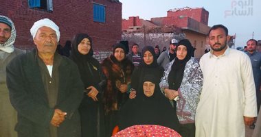 ذبحوه وألقوا جثته ببركة ماء لسرقة توك توك.. دموع أم تبحث عن دم ابنها..فيديو