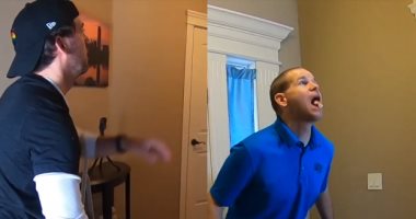 أمريكى يحقق رقما قياسيا جديدا فى التقاط حبات الفشار بالفم.. فيديو وصور