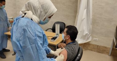 بدء تلقى الأطقم الطبية لقاح كورونا بمستشفى بلطيم فى كفر الشيخ.. صور