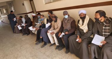 قوافل طبية لفحص العاملين بإدارات الأقصر التعليمية والإطمئنان على صحتهم.. صور