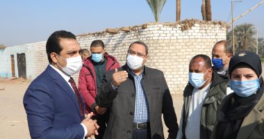 نائب محافظ قنا يتفقد عددا من المشروعات الخدمية بقريتى دندرة والمحروسة