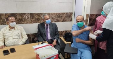 مستشفى قها للعزل يبدأ تطعيم طاقمها الطبى بلقاح كورونا