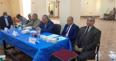 مجلس الأمناء والمعلمين بأسوان يناقش الاستعداد لامتحانات الفصل الدراسى الأول
