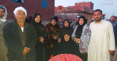 قتل غدرا.. مجهولون يختطفون شابا ويقتلونه ويلقون جثته فى بركة بالإسماعيلية.. الأب: الجناة ردوا على تليفونه وقالولى إنه مقبوض عليه..ووالدته تبكى :عاوزه حق ابنى ..والأجهزة الأمنية تكثف البحث عن القتله ..فيديو وصور