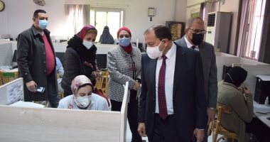 رئيس جامعة بنى سويف يتفقد امتحانات طلبة البكالوريوس بكلية الطب.. صور