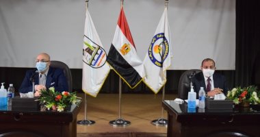 مجلس جامعة بنى سويف يقف دقيقة حداد تكريما لأرواح شهداء الشرطة
