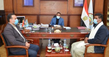 محافظ مطروح يناقش مقترحات تنمية الثروة الزراعية والحيوانية
