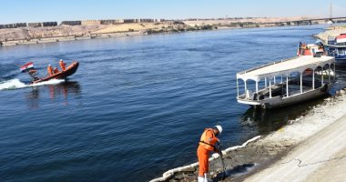 أسوان تنفذ تدريبا عمليا لمكافحة تلوث نهر النيل.. صور