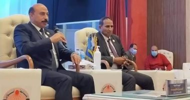 محافظ أسوان يعقد اجتماعا مع مجلس الجامعة لبحث استعدادات امتحانات الترم الأول