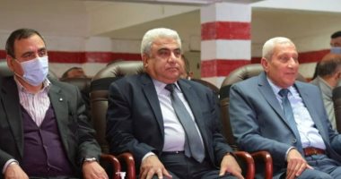 محافظ الوادى الجديد يفتتح معرضا لأعضاء الزمالك بمقر النادى.. صور