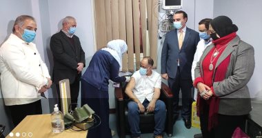 الأطقم الطبية بالأقصر تتلقى لقاح فيروس كورونا.. صور