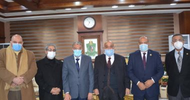 محافظ المنيا يستعرض المشروعات التنموية بالقرى ضمن مبادرة "حياة كريمة"